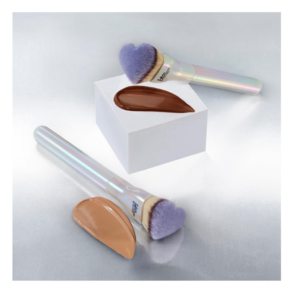 BNWT!it brushes for ulta flower power foundation & holographic L E brush๐๐ - Picture 10 of 11